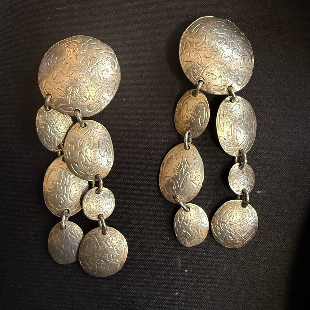 Vintage Silver tone Navajo Etched Dangle Earrings. - Picture 2 of 5